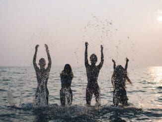 emdr anxiety boystown chicago friends hanging out on lake michigan